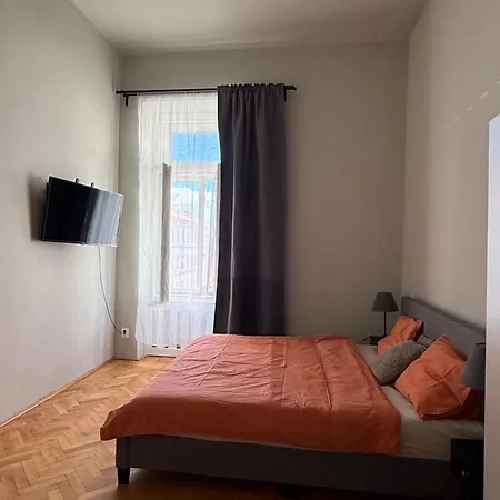 Hlavna Grand