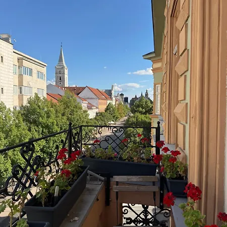 Hlavna Grand *
