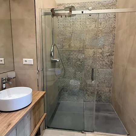 Hlavna Grand شقة